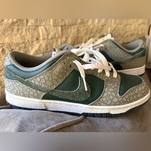 Nike Dunk Low Dark green / grey elephant print Size 12